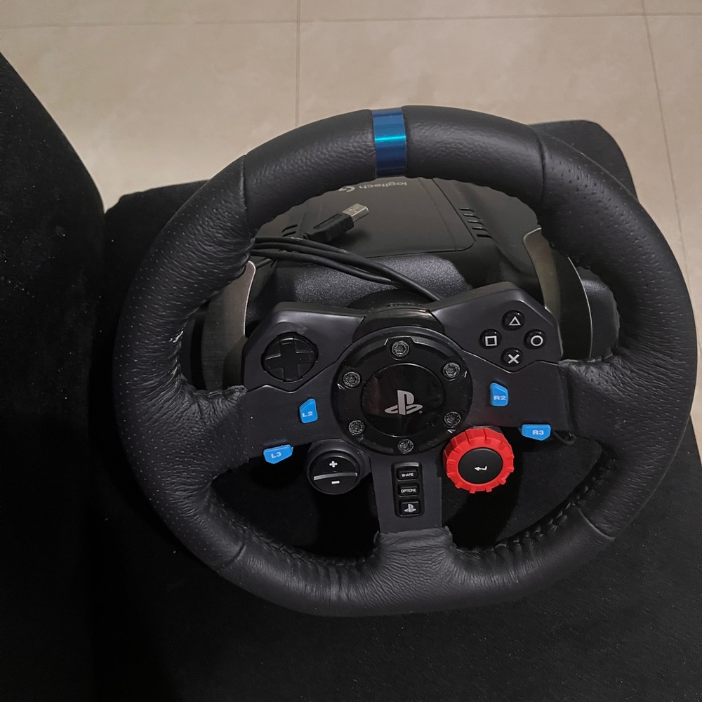 Logitech G29 Racing Wheel Set - Picture 6 of 9